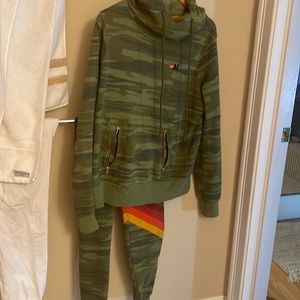 Sweat shirt and pants great condition
